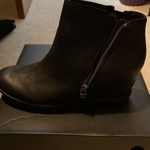 Sorel Joan of Artic wedge II zip size 11. Waterproof